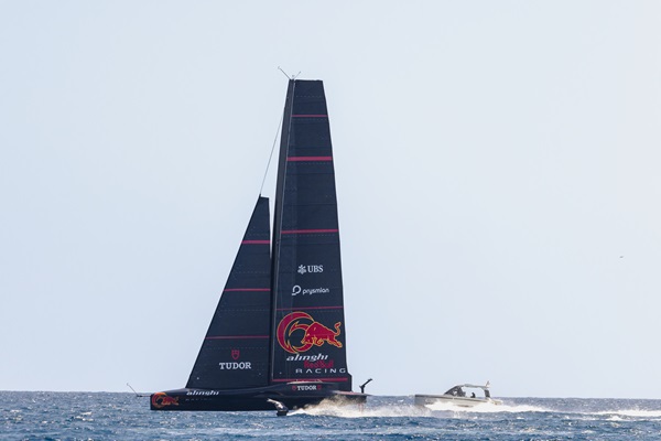 Alinghi Red Bull Racing Youth & Women hit the water in Barcelona