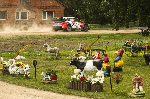 Andreas Mikkelsen holds slender lead at ORLEN 80th Rally Poland